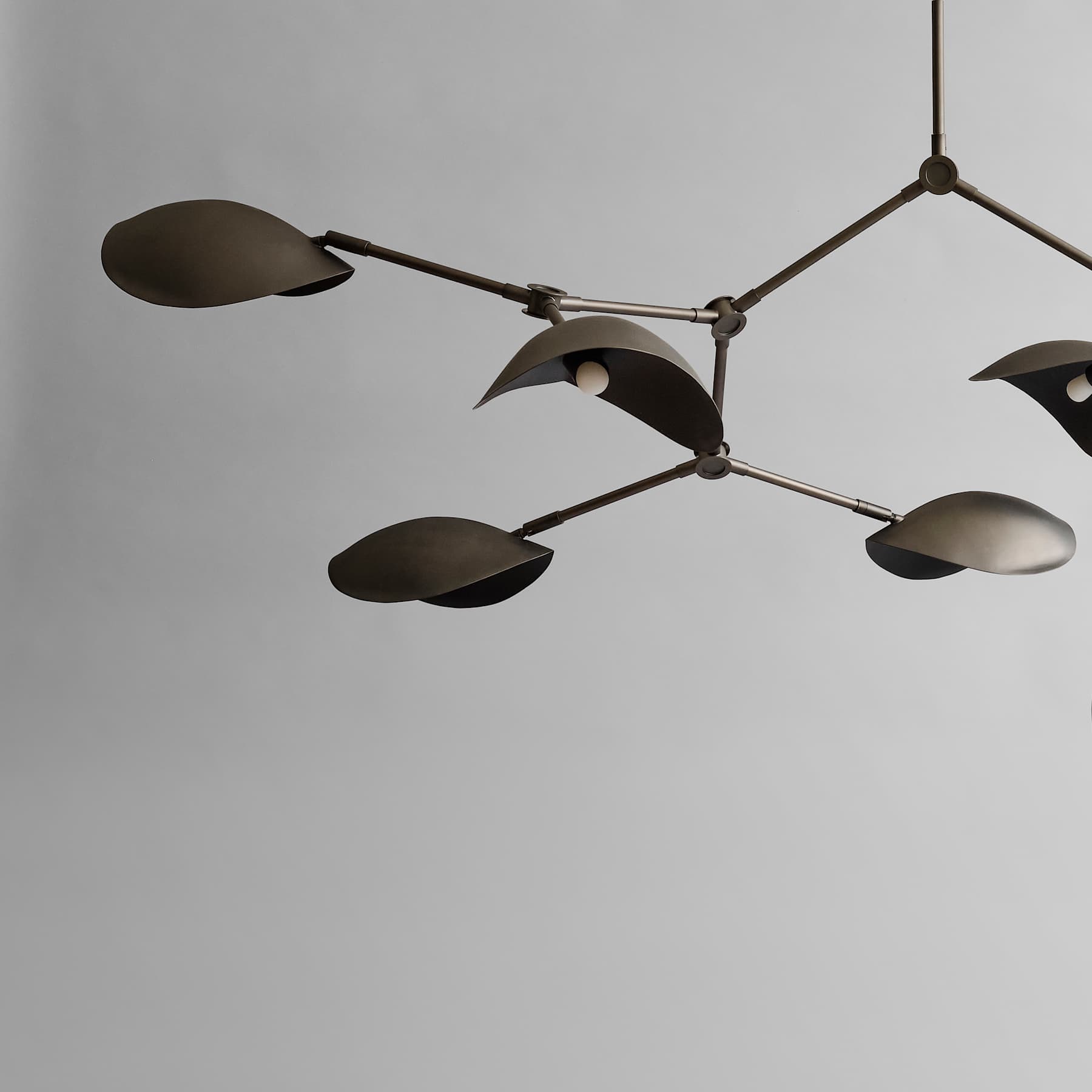 101 Copenhagen Stingray Chandelier – Bronze