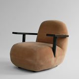 101 Copenhagen Toe Chair with Armrest – Coffee Black Oak & Desert Velvet