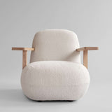 101 Copenhagen Toe Chair with Armrest – Natural Oak & Off-white Boucle