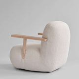 101 Copenhagen Toe Chair with Armrest – Natural Oak & Off-white Boucle