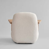 101 Copenhagen Toe Chair with Armrest – Natural Oak & Off-white Boucle