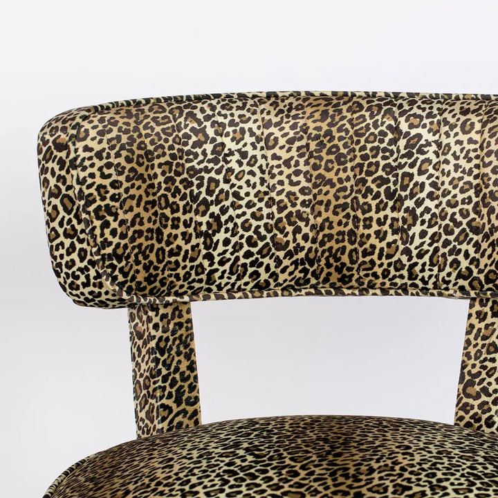 Bold Monkey Claws Out Dining Chair