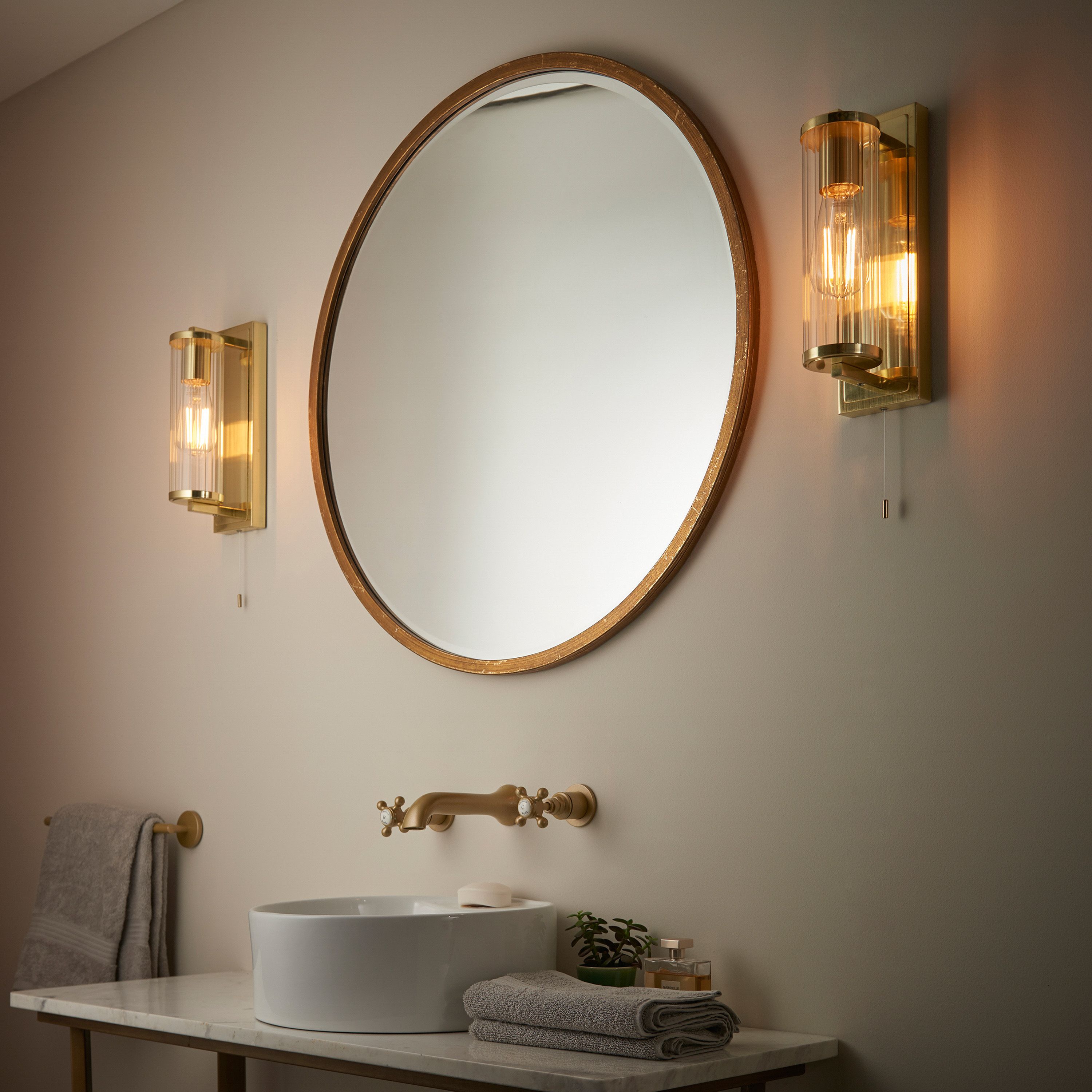 Darnell Bathroom Wall Light – Brass