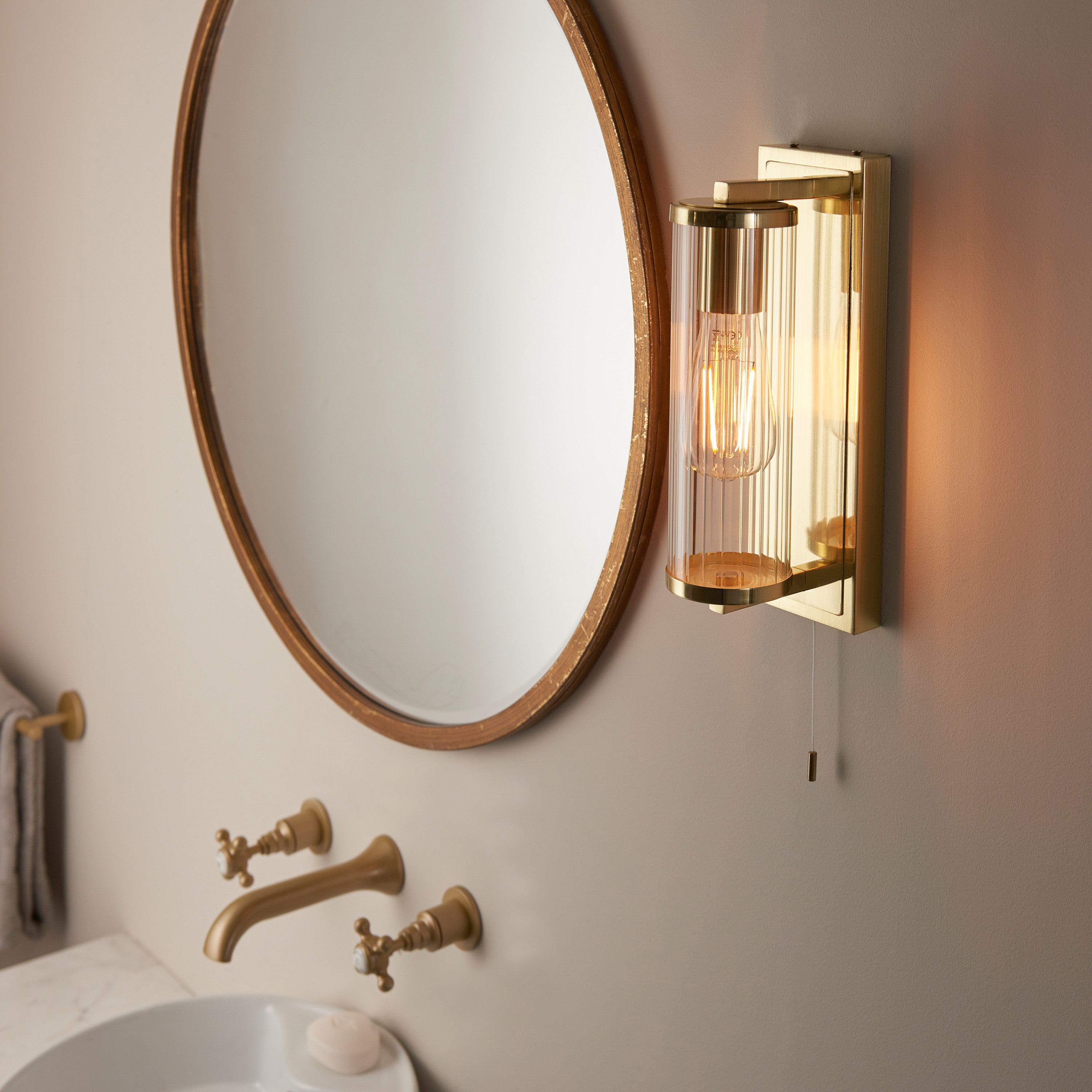 Darnell Bathroom Wall Light – Brass