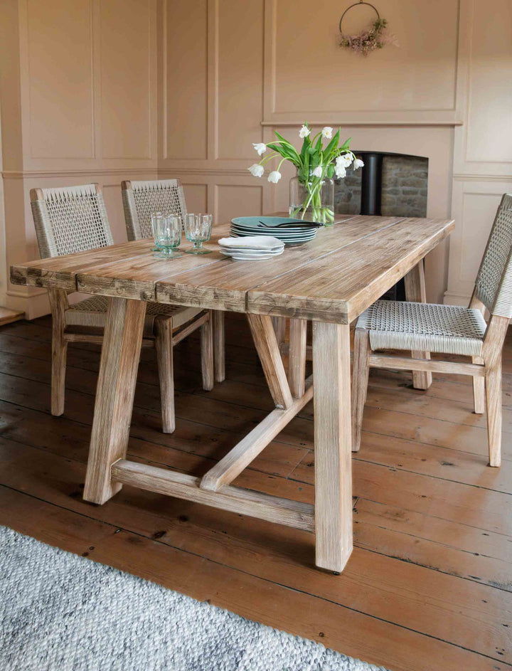 Garden Trading Chilford Dining Table – Acacia Wood