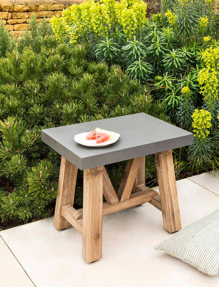 Garden Trading Chilford Stool – Acacia Wood and Polystone