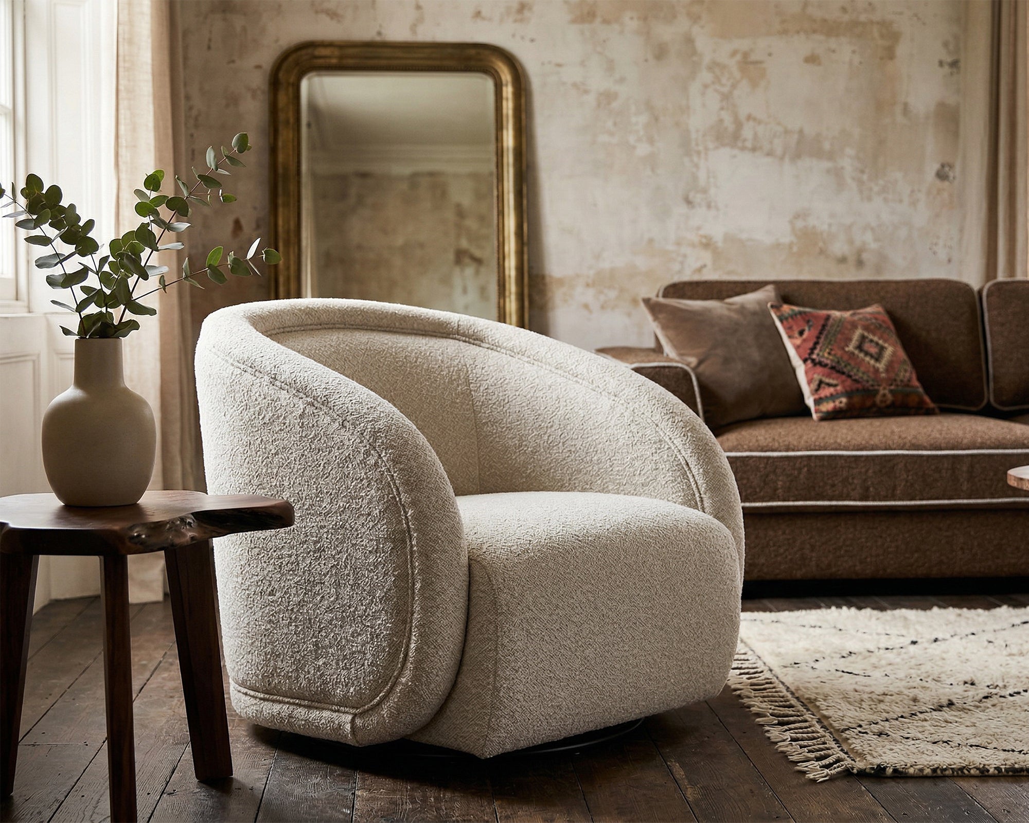 Liang & Eimil Alice Swivel Occasional Chair – Capela Sand
