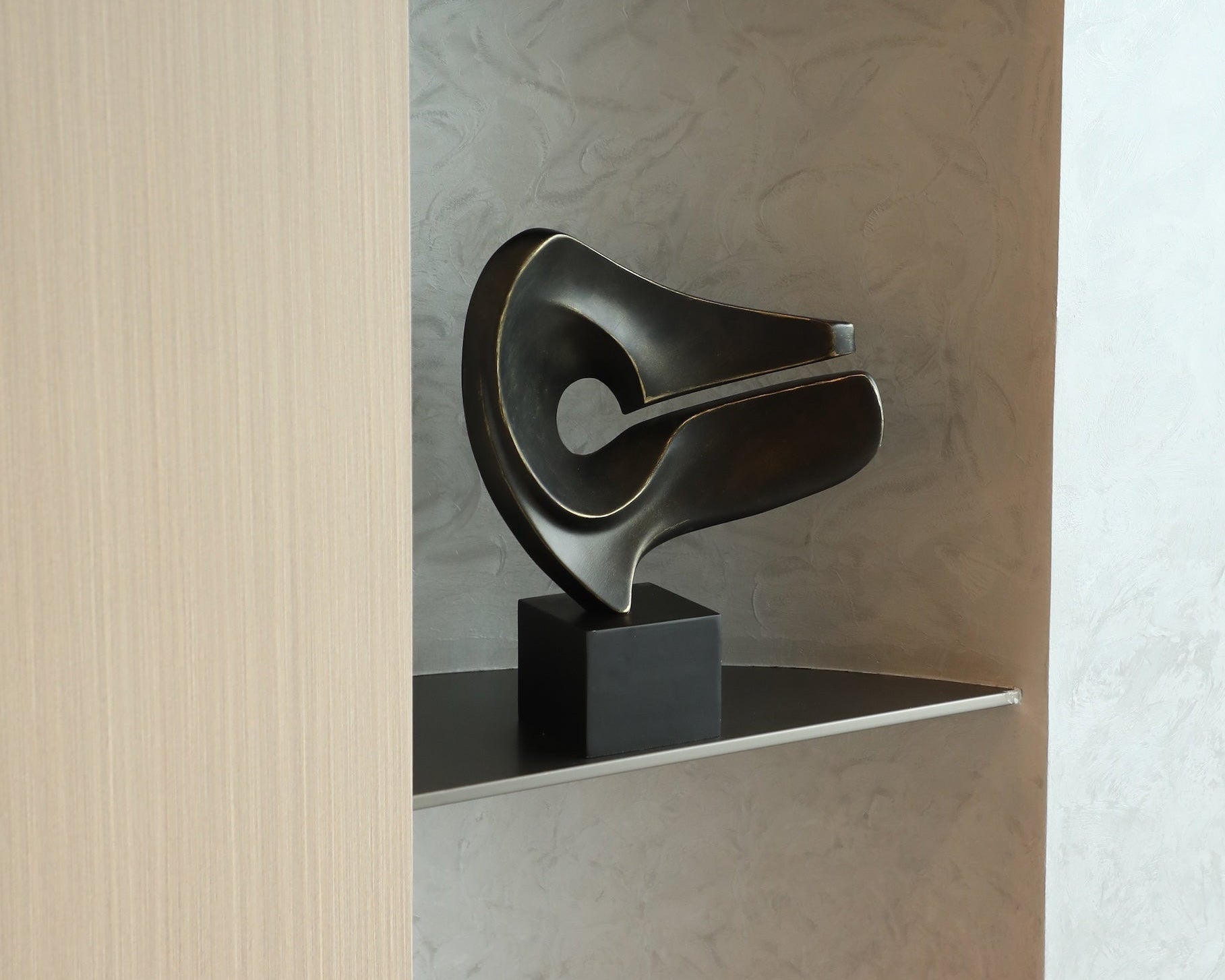 Liang & Eimil Fango Sculpture – Black Marble Effect
