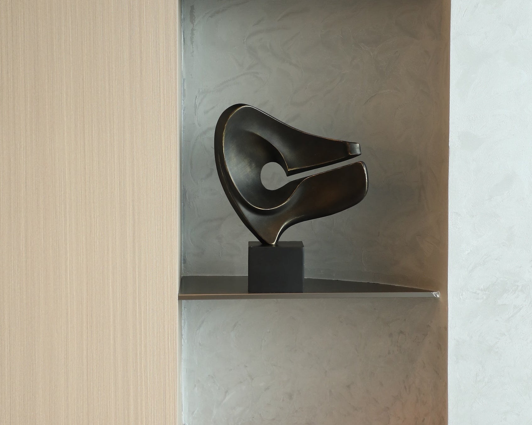 Liang & Eimil Fango Sculpture – Black Marble Effect